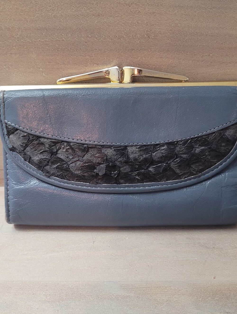 Tilley Women's Vintage Leather + Cabezon Fish Trim Wallet Gold Clasp Blue Black